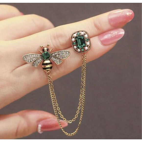 Bee Collar Pin - Picture 2 of 7